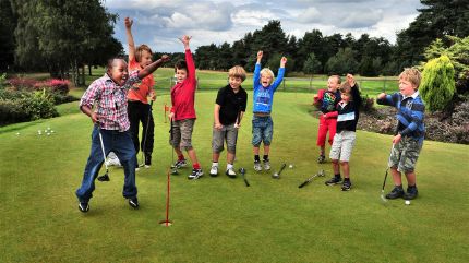 Trẻ em có nên học golf không