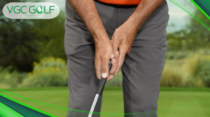 Cách cầm gậy wedge