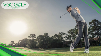 Thực hiện kỹ thuật đánh golf xa chuẩn golfer CHUYÊN NGHIỆP