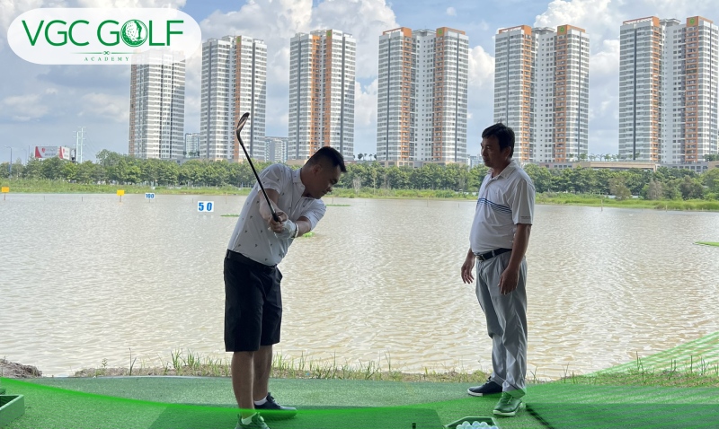 Tham gia khóa học tại VGC để biết cách đặt mặt gậy đánh golf chuẩn