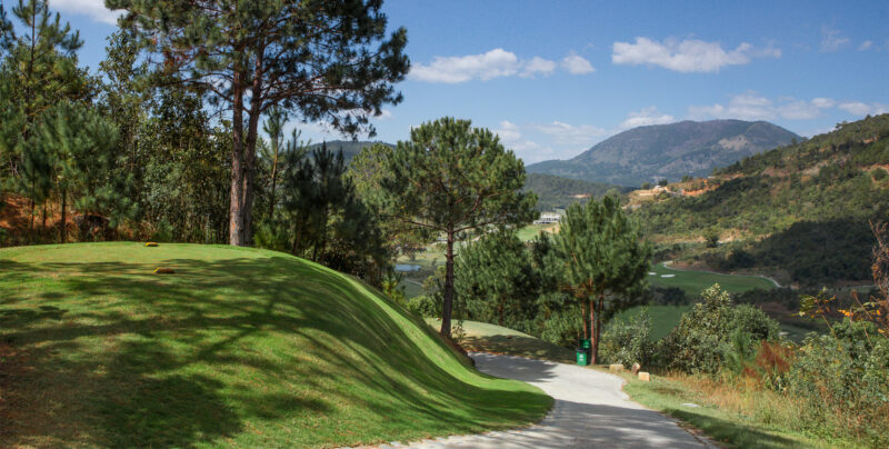 Sân golf Đà Lạt 1200: Bảng giá, thông tin mới cập nhật mới nhất Đường vào sân golf 1200